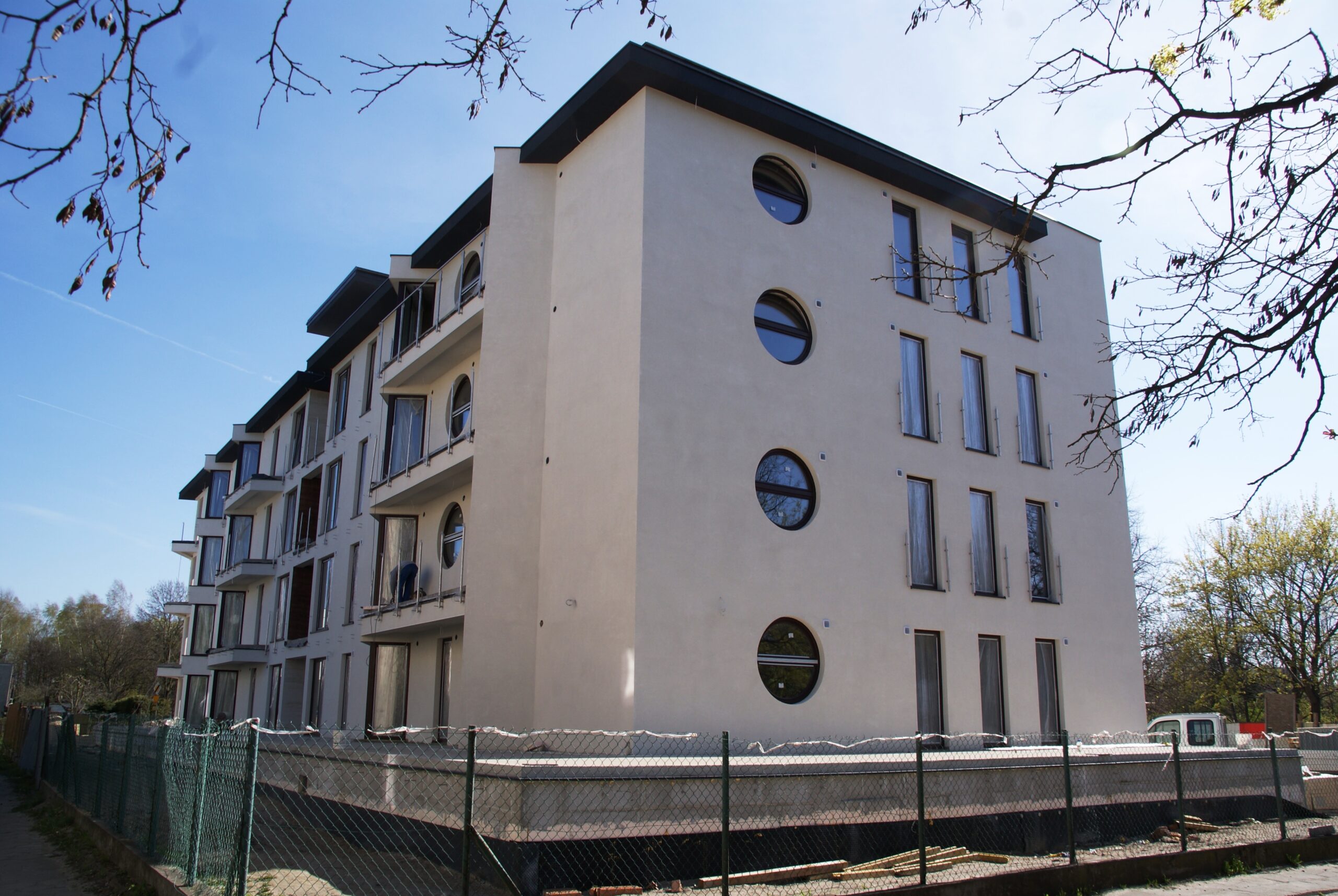 Blok z apartamentami – widok 1
