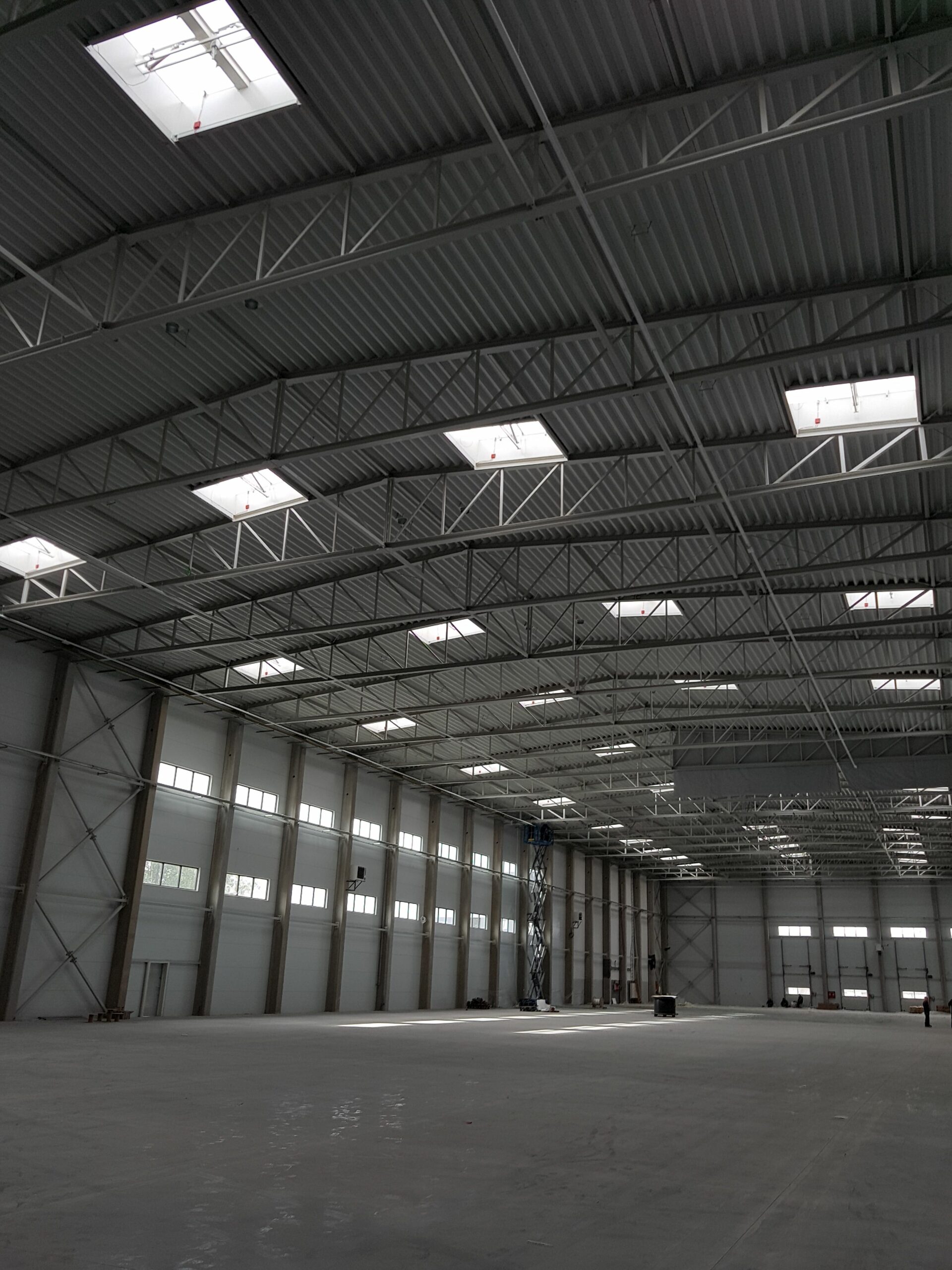 Hala biurowo-magazynowa – widok 1